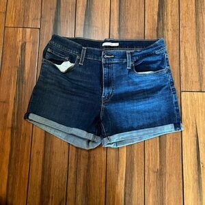 Women’s Levi mid-length shorts